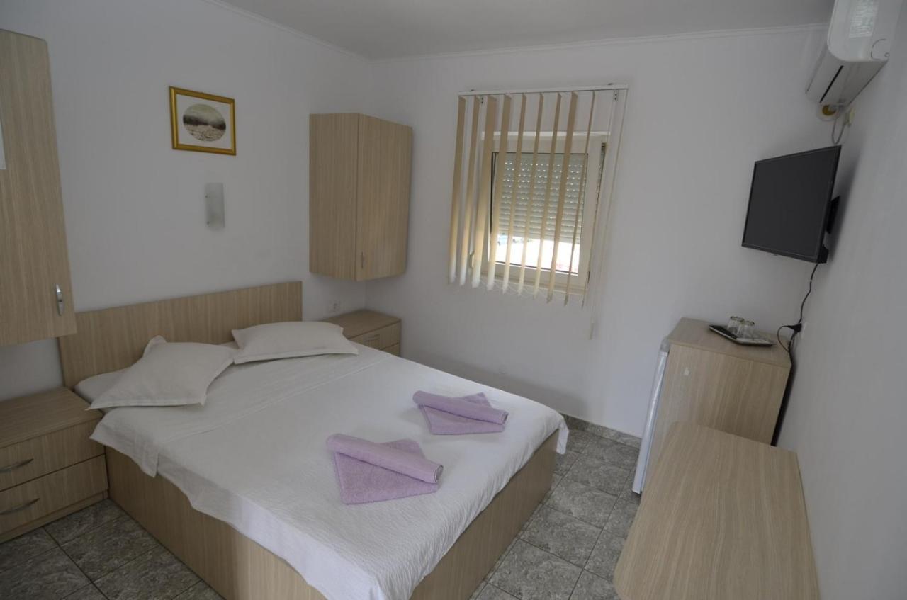 Hotel Vila Rara Costinesti Esterno foto